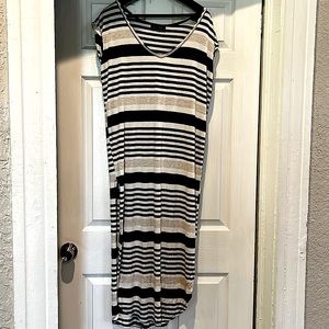 Maxi dress, size Large, small slit at bottom
